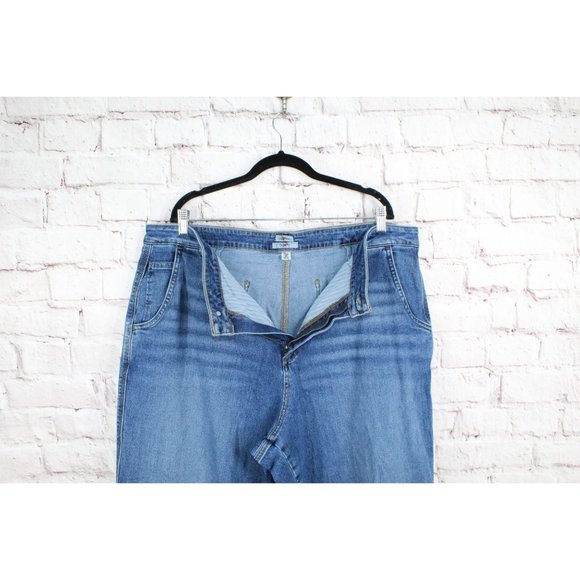 LL Bean Blue Washed Classic Fit Five-Pocket Cropped Denim Jeans 22W - Picture 7 of 10